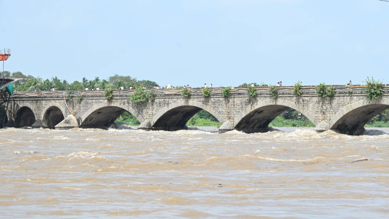 Munneru Floods: మొంథా తుపాను ఎఫెక్ట్.. మున్నేరుకు వరద ఉధృతి
