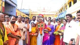 Panduranga Swamy Festival: పాండురంగ స్వామి ఉత్సవాలు.. పట్టువస్త్రాలు సమర్పించిన మంత్రి