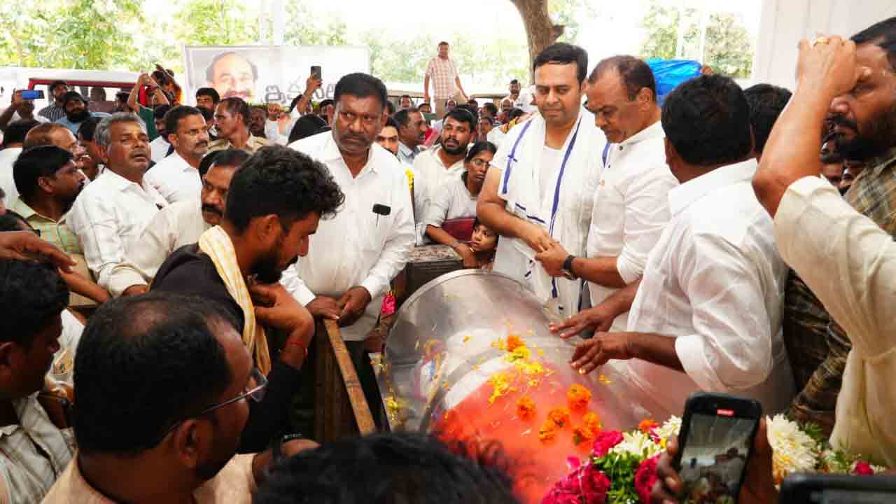 Damodar Reddy: ప్రభుత్వ అధికార లాంఛనాలతో దామోదర్‌రెడ్డి అంత్యక్రియలు.. పలువురు ప్రముఖుల నివాళి