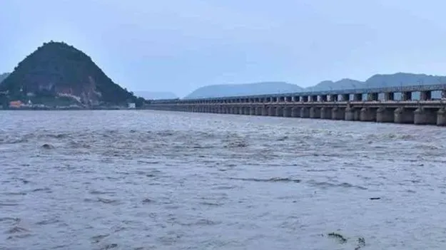 Krishna River Flood: కాస్త నిలకడగా కృష్ణానది.. అయినప్పటికీ