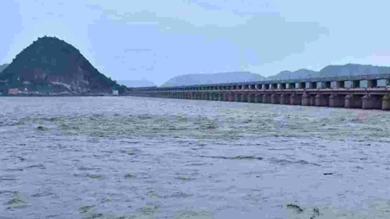 Krishna River Flood: కాస్త నిలకడగా కృష్ణానది.. అయినప్పటికీ