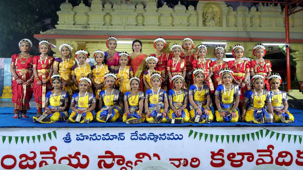 Kartika Purnima: ఆకట్టుకున్న చిన్నారుల కూచిపూడి నృత్య ప్రదర్శన..