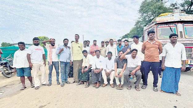 ఇసుక లారీలను నియంత్రించాలి