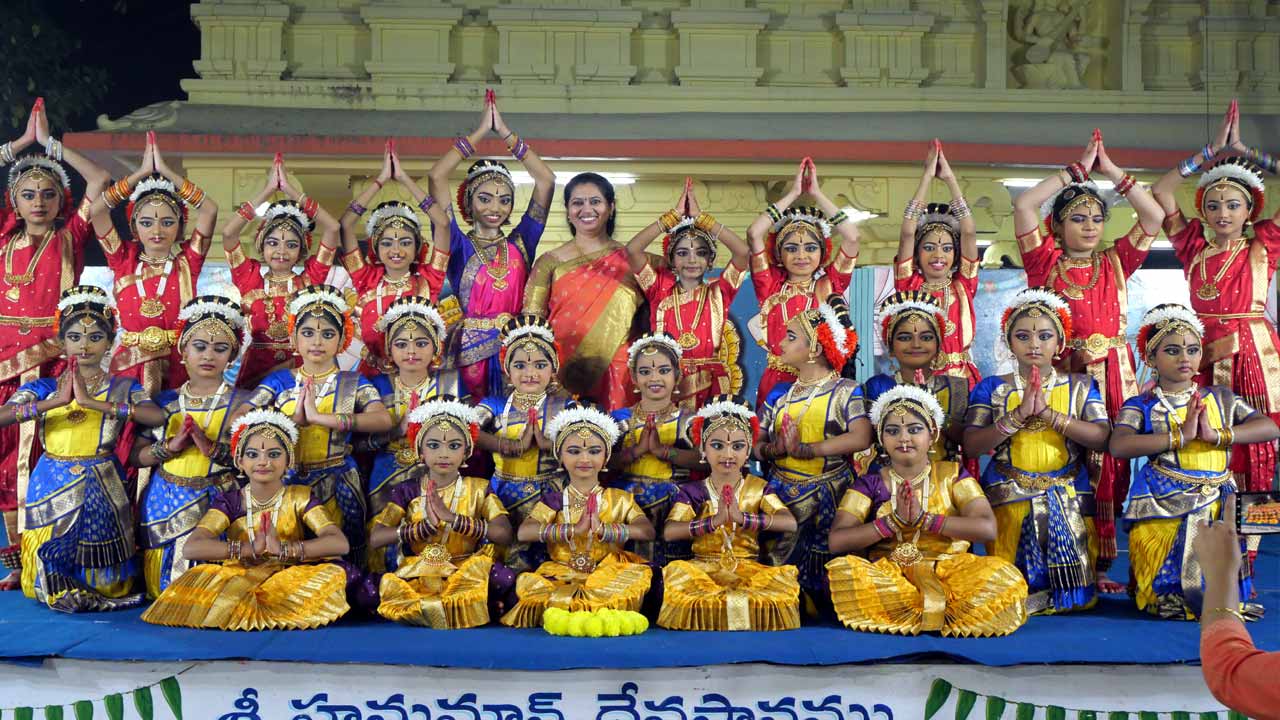 Kartika Purnima: ఆకట్టుకున్న చిన్నారుల కూచిపూడి నృత్య ప్రదర్శన..