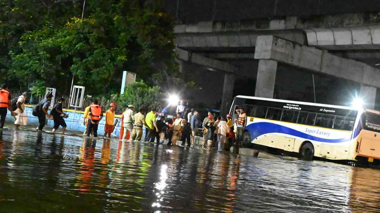 Musi River Floods: ఎంజీబీఎస్ వైపు వెళ్తే ప్రయాణికులకు.. ముఖ్య గమనిక..