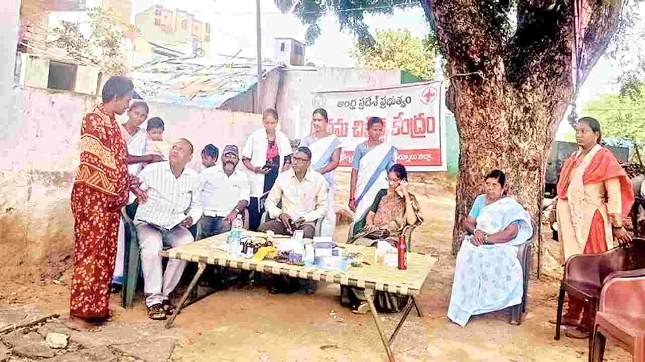 పరిసరాలను శుభ్రంగా ఉంచుకోవాలి