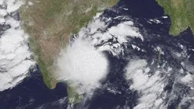 Cyclone Montha Visakha Mayor: మొంథా తుపాన్.. విశాఖ మేయర్ ఎమర్జెన్సీ మీటింగ్