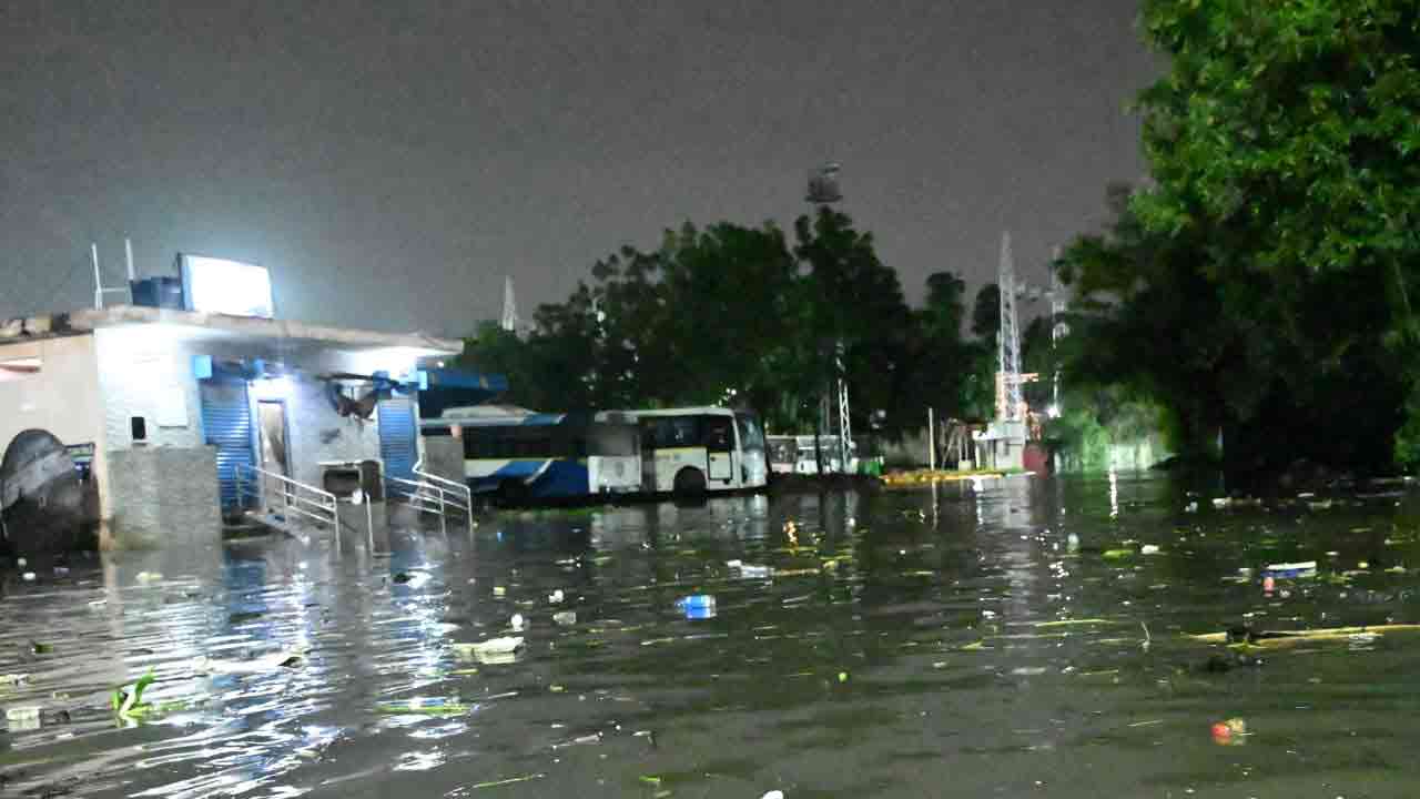 Musi River Floods: ఎంజీబీఎస్ వైపు వెళ్తే ప్రయాణికులకు.. ముఖ్య గమనిక..