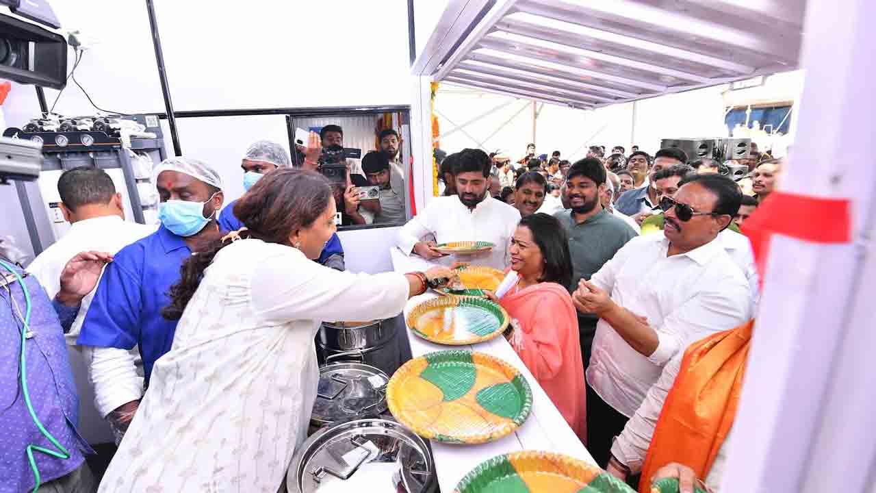  Indiramma Canteens: హైదరాబాద్‌లో ఇందిరమ్మ బ్రేక్‌ఫాస్ట్ క్యాంటీన్‌ల ప్రారంభం