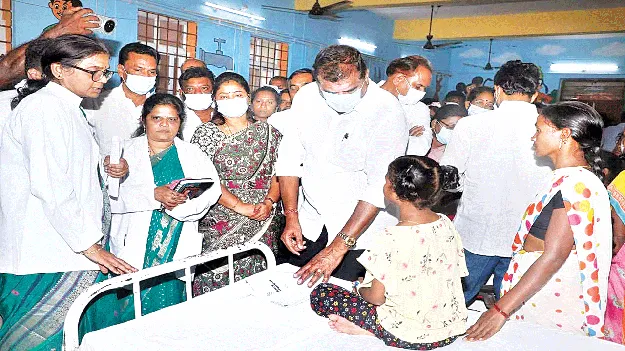 Botcha Visits  గురుకులం విద్యార్థినులకు బొత్స పరామర్శ