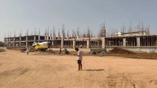 పుంజుకున్న ఆసుపత్రి నిర్మాణ పనులు...