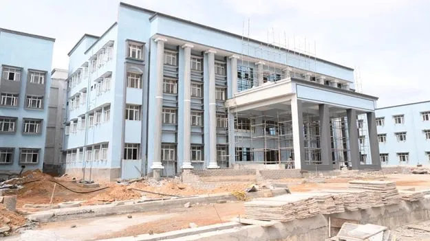 శరవేగంగా వైద్య కళాశాల నిర్మాణం