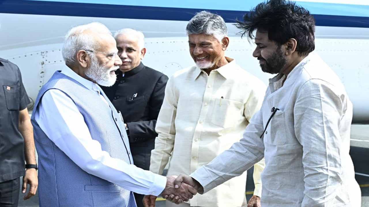 Prime Minister Narendra Modi: ప్రధాని మోదీకి ఘన స్వాగతం.. 