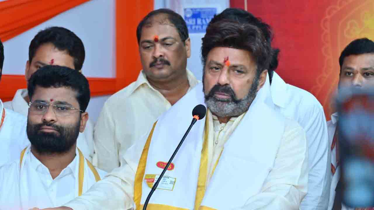 Nandamuri Balakrishna: ఇంద్రకీలాద్రి కనకదుర్గమ్మ అమ్మవారిని దర్శించుకున్న బాలకృష్ణ