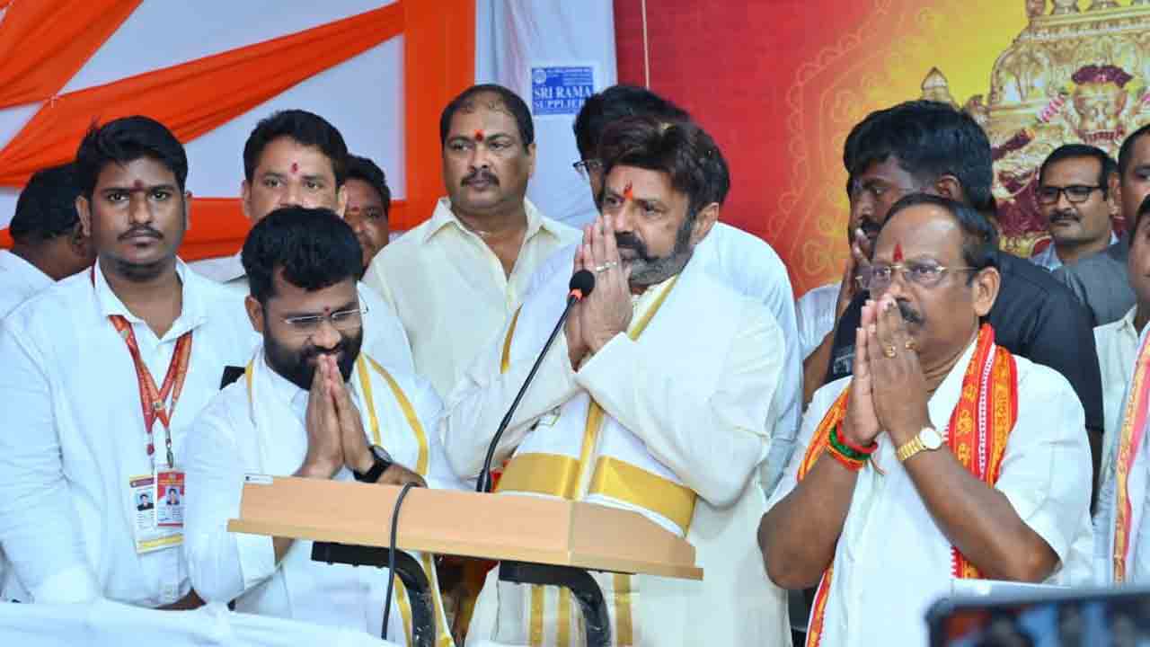 Nandamuri Balakrishna: ఇంద్రకీలాద్రి కనకదుర్గమ్మ అమ్మవారిని దర్శించుకున్న బాలకృష్ణ