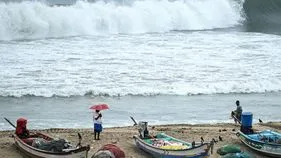 Heavy Rains: గుబులు పుట్టిస్తున్న ‘మొంథా’.. చెన్నై సహా 8 జిల్లాలకు భారీ వర్షసూచన 