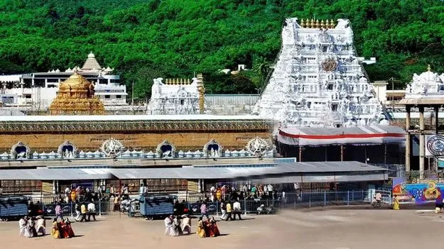 Tirupati News: ప్రజాప్రతినిధుల పీఆర్వోలు టికెట్లు అమ్ముకుంటున్నారు..