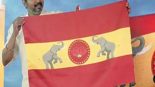 Assembly Elections: మాజీసీఎం రోడ్‌షోలో టీవీకే జెండాలు..