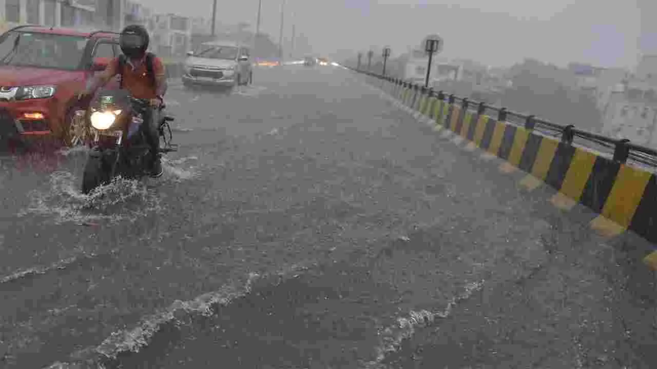 Heavy Rains: ఈశాన్యం ఉగ్రరూపం.. మూడురోజులుగా ముప్పుతిప్పలు 