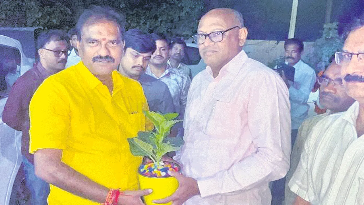 దోర్నాలకు చేరుకున్న మంత్రి నిమ్మల