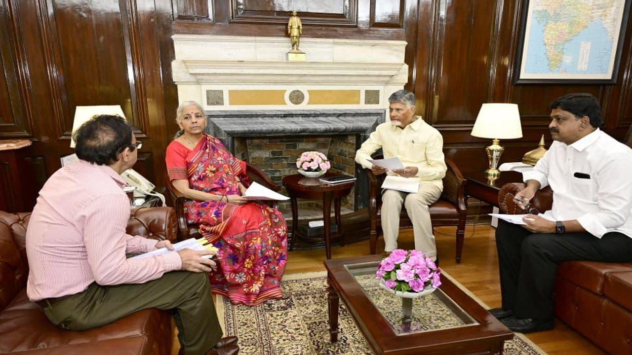 Chandrababu Naidu Meets: కేంద్ర ఆర్థిక మంత్రి నిర్మలా సీతారామన్‌తో సీఎం చంద్రబాబు నాయుడు భేటీ
