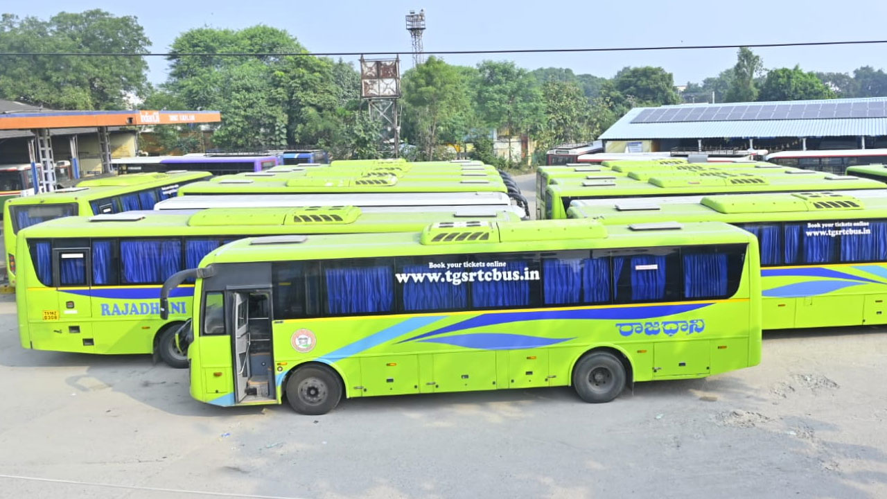 Telangana Bandh: తెలంగాణ బంద్... నిర్మానుష్యంగా రోడ్లు.. డిపోల్లోనే బస్సులు