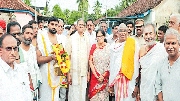 వేదాలు, వేదపండితులకు ఎల్లప్పుడు గౌరవం