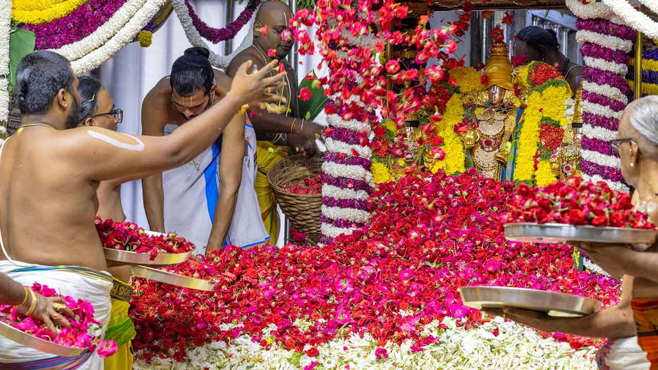 Grand Pushpaharam Ceremony: తిరుమలలో ఘనంగా పుష్పయాగం..