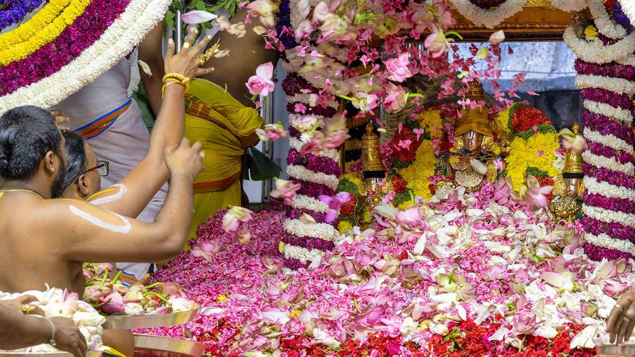 Grand Pushpaharam Ceremony: తిరుమలలో ఘనంగా పుష్పయాగం..