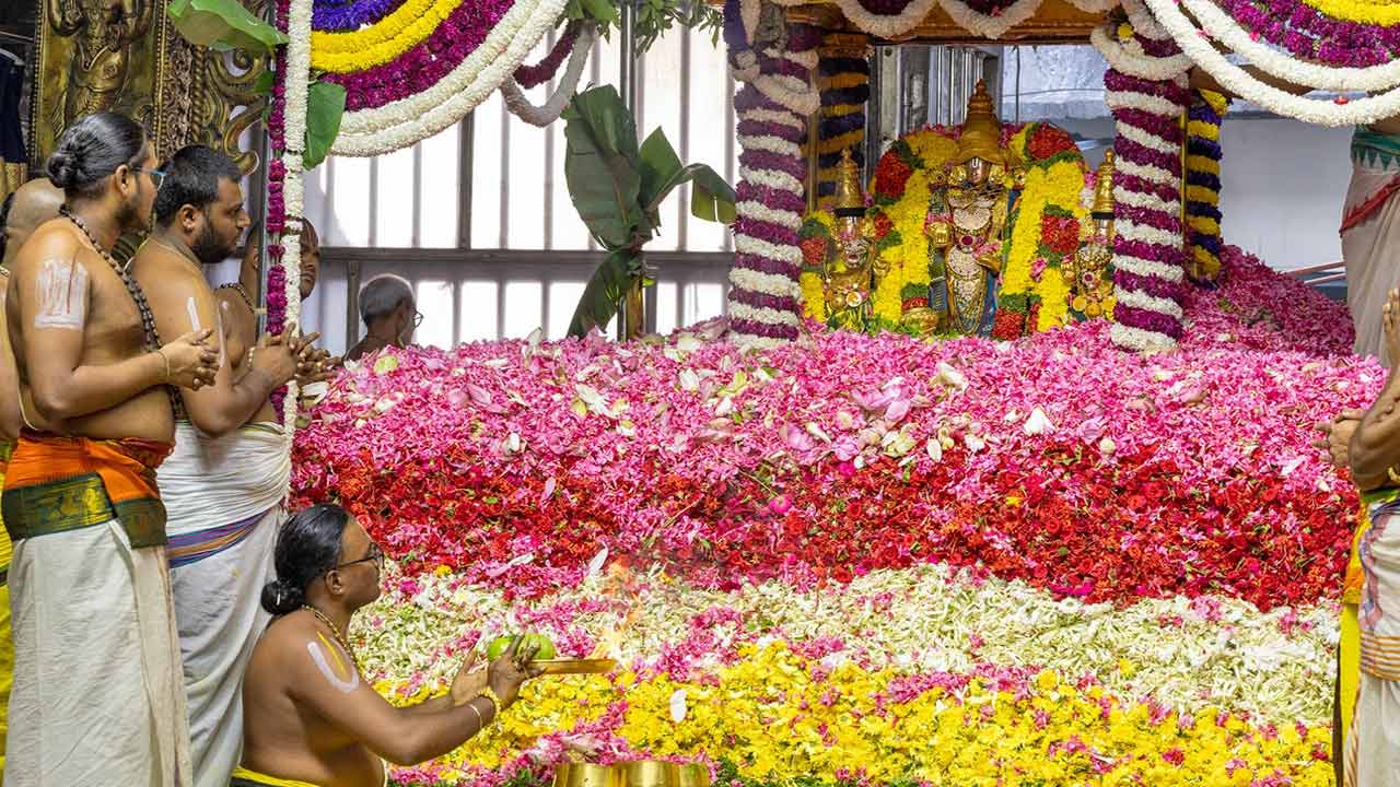 Grand Pushpaharam Ceremony: తిరుమలలో ఘనంగా పుష్పయాగం..