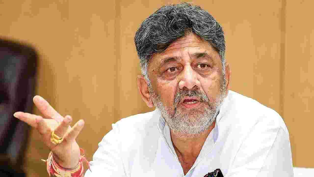 DCM Shivakumar: డిప్యూటీ సీఎం సంచలన కామెంట్స్.. ఎంపీ తేజస్వీ సూర్య.. ఓ వేస్ట్‌ మెటీరియల్‌