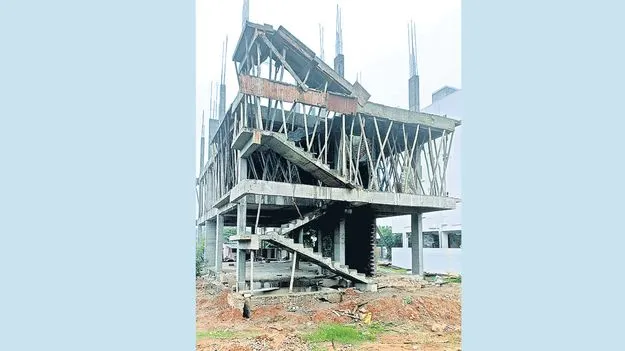 పెందుర్తిలో ఆగని భూ ఆక్రమణలు