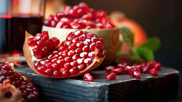 Health: వరుసగా 30 రోజుల పాటు దానిమ్మ కాయ తింటే.. లాభమా? నష్టమా?  