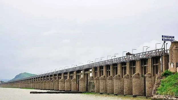 Major Mishap Averted: ప్రకాశం బ్యారేజ్‌కి తప్పిన పెను ప్రమాదం.. పడవను గుర్తించి ఒడ్డుకు చేర్చిన అధికారులు..