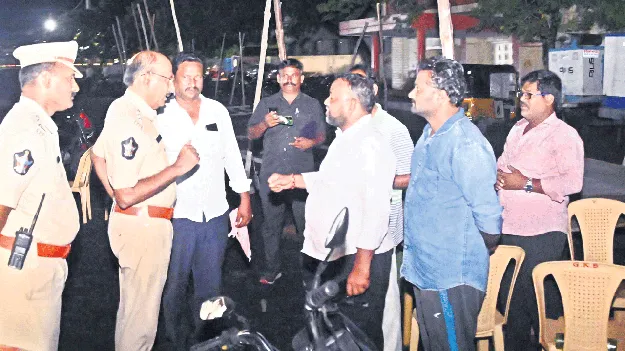 143 బాణ సంచా షాపులకు అనుమతి