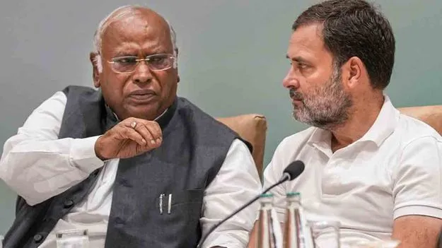 Congress Leaders meet AICC Observers: పార్టీ పరిశీలకులతో అగ్రనేతలు భేటీ