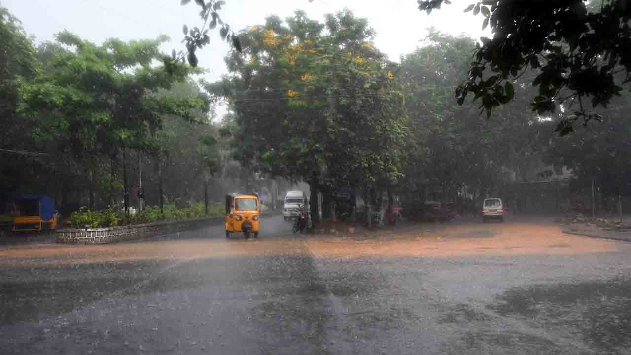 Rain In Tirupati: తిరుపతిలో దంచికొట్టిన వాన
