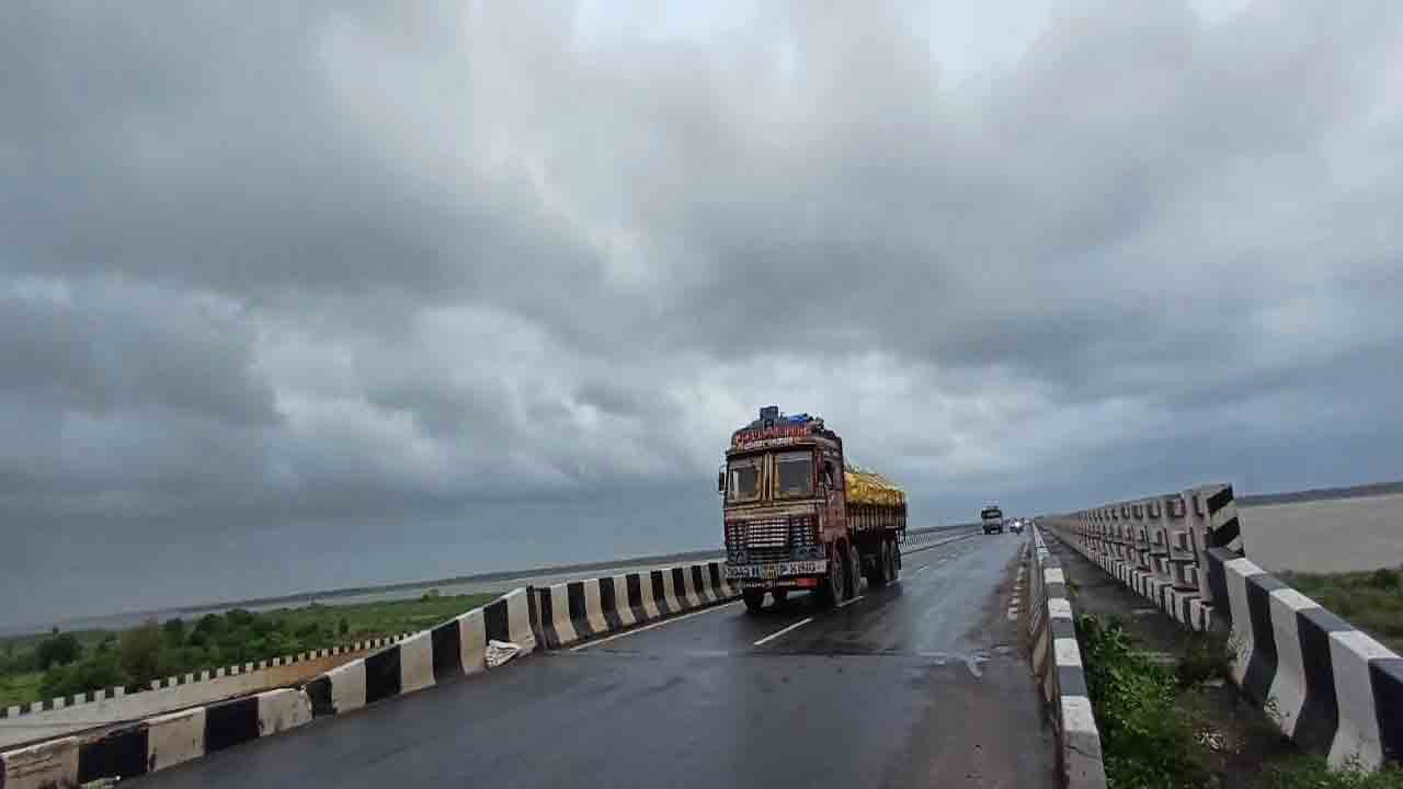 Cyclone Montha: మొంథా తుపాన్.. రాష్ట్రవ్యాప్తంగా భారీ వర్షాలు..