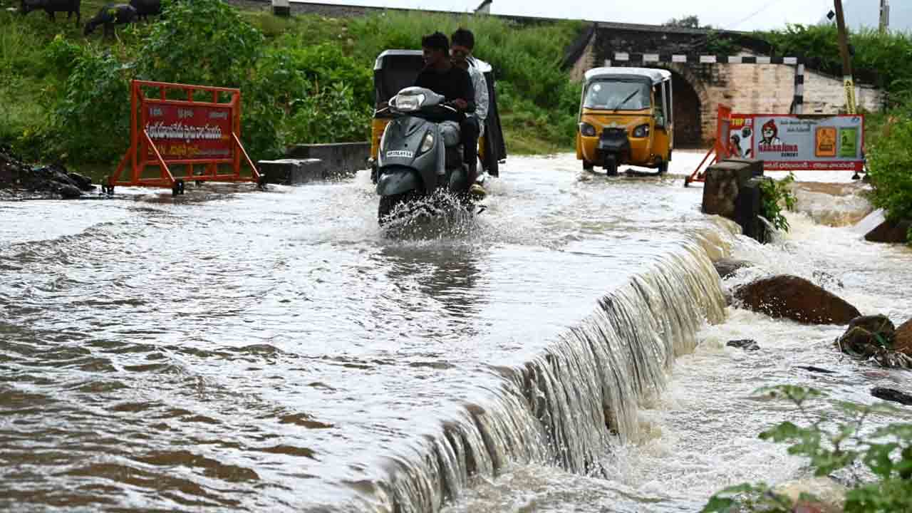 Cyclone Montha: మొంథా తుపాన్.. రాష్ట్రవ్యాప్తంగా భారీ వర్షాలు..