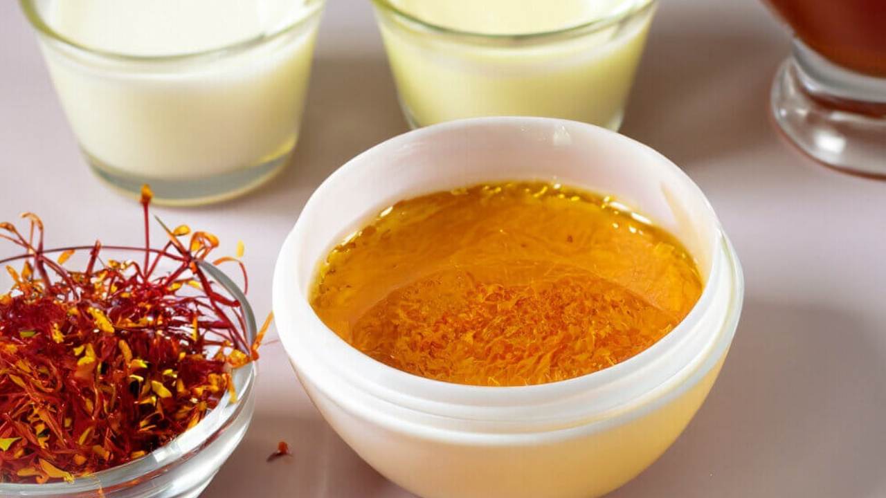 Saffron Milk Benefits: కుంకుమ పువ్వు వేసిన పాలు తాగితే కలిగే బెనిఫిట్స్