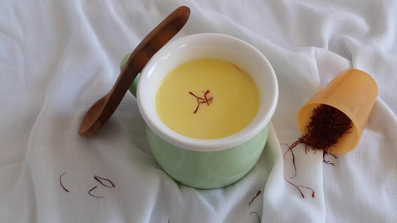 Saffron Milk Benefits: కుంకుమ పువ్వు వేసిన పాలు తాగితే కలిగే బెనిఫిట్స్
