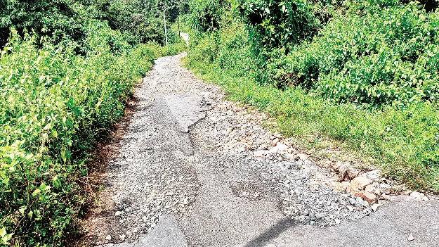  Roads Damaged మొంథా ప్రభావం... రోడ్లు ఛిద్రం