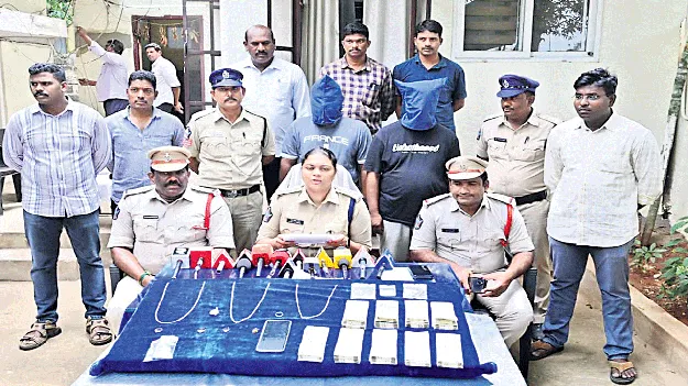 ఇద్దరు దొంగలు.. 97 చోరీలు..