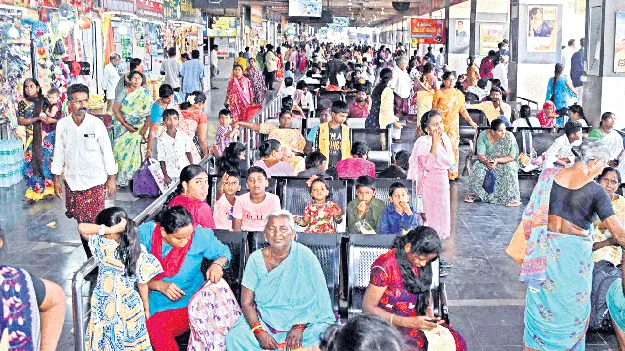 ఆర్టీసీకి దసరా తాకిడి