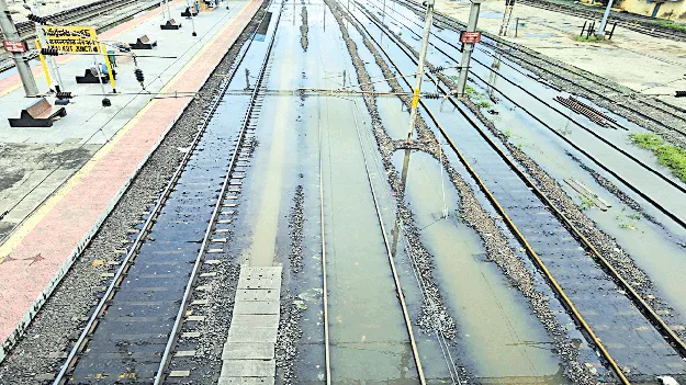 సామర్లకోటలో కుంభవృష్టి