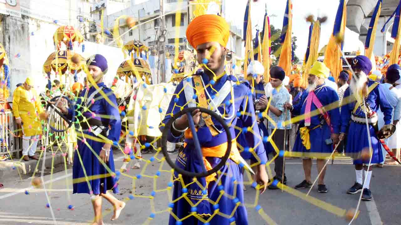 Guru Nanak Dev Ji: గురుద్వారా సాహెబ్ సికింద్రాబాద్ నుండి నిర్వహించిన గట్కా నైపుణ్యాల ప్రదర్శన (పవిత్ర ఊరేగింపు)