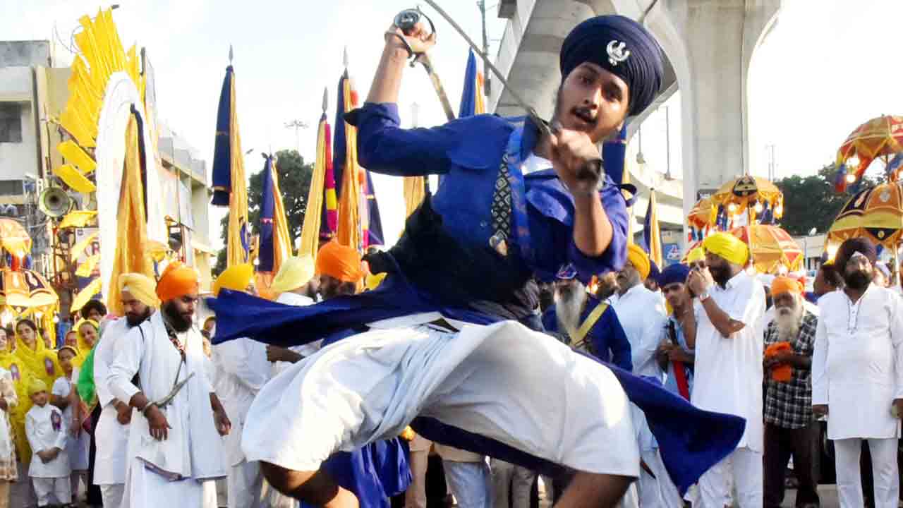 Guru Nanak Dev Ji: గురుద్వారా సాహెబ్ సికింద్రాబాద్ నుండి నిర్వహించిన గట్కా నైపుణ్యాల ప్రదర్శన (పవిత్ర ఊరేగింపు)