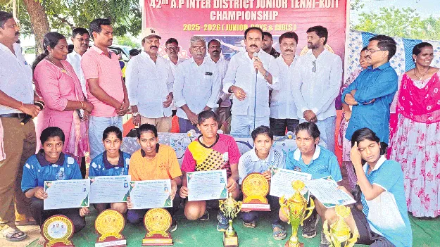 టెన్నికాయిట్‌లో బాలబాలికల సత్తా