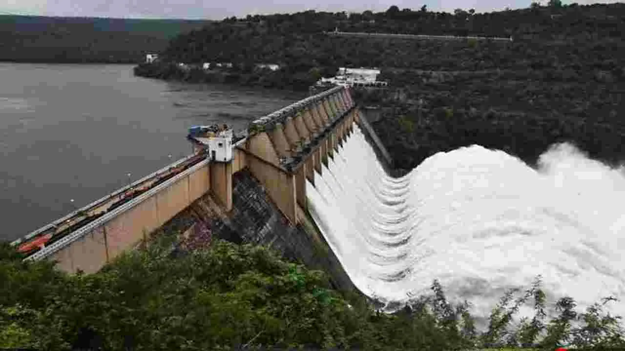 Srisailam Reservoir: శ్రీశైలంలో 10గేట్లతో నీటి విడుదల 