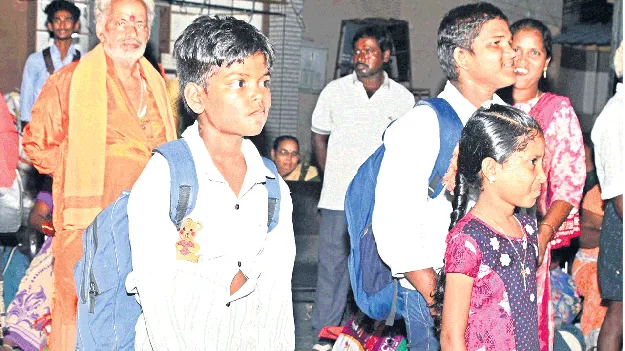 రేపటి నుంచి  పాఠశాలలకు దసరా సెలవులు